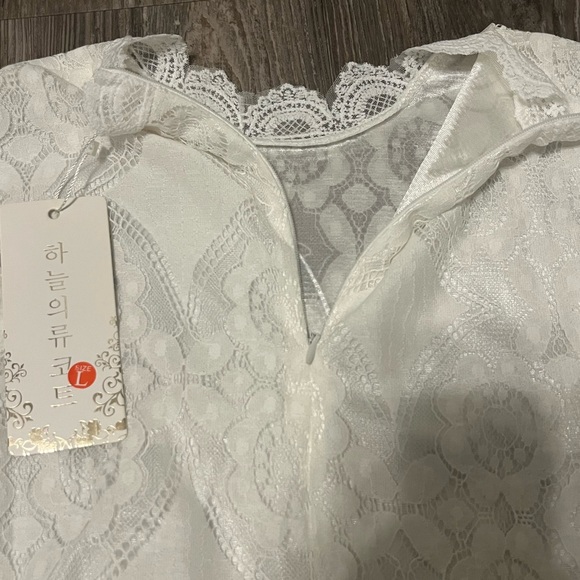 Lacy Long Sleeved Blouse - Picture 3 of 7